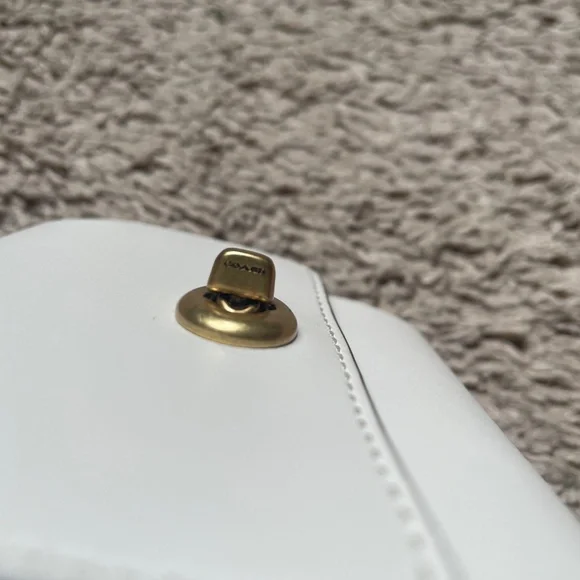 Coach Turn Lock Wallet - Chalk - Picture 2 of 10